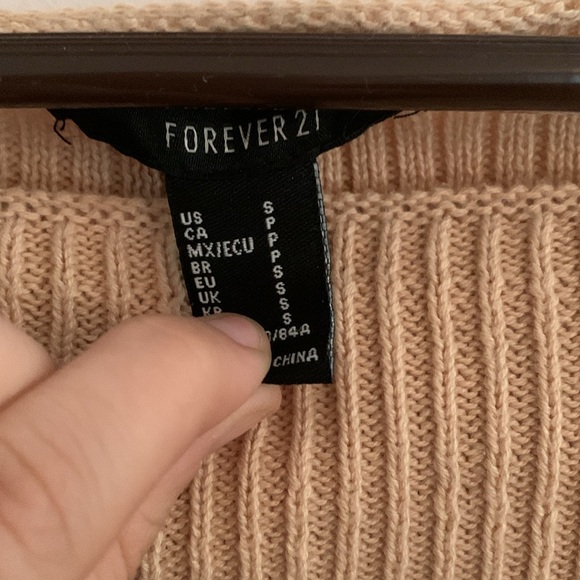 ⭐️HOST PICK⭐️[S] F21 off the shoulder sweater - Picture 2 of 5